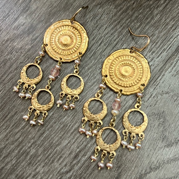 Handmade boho chandelier pearl earrings - Picture 3 of 9